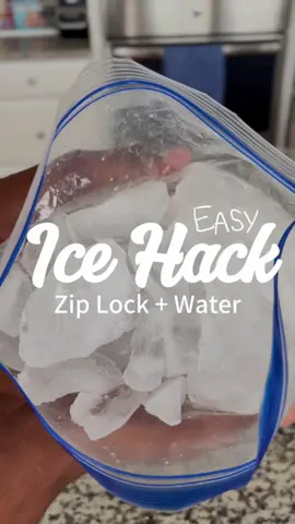 This Easy Ice #Hack using a Ziplock bag and Water has come in handy a few times! #lifehacks #usefulthings