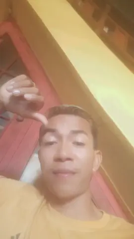 si C >: bang umur brp..? ya aku jawab umur masih 23 si C > : sudah menikah ka...? ya aku jawab sudah😁 si C > : istrinya orang mana..? ya aku jawab orang bima NTB si C > : bang sudah punya anak ya aku jawab, Alhamdulillah sudah punya 2 anak cewek dan cowok😅 Dan lagi dia tanya🙃bang boleh aku jadi 02😏Dan aku pun jawab, aku tanya dulu sama istriku🥴terus aku tanya sama istriku...dia bilang boleh🥰asal Uang perbulanku, 10 jt🤣Na Karapa cambe ba weiku🤭 #xyzbca #fypシ #fypシ゚viral #fypage #viraltiktok #bimapride🌴 