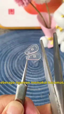 L16 Pad hidung air tas silikon kosong, lembut dan tidak akan menjadi kuning atau hijau. Memakai kacamata untuk waktu yang lama tidak akan menyebabkan rasa tekanan