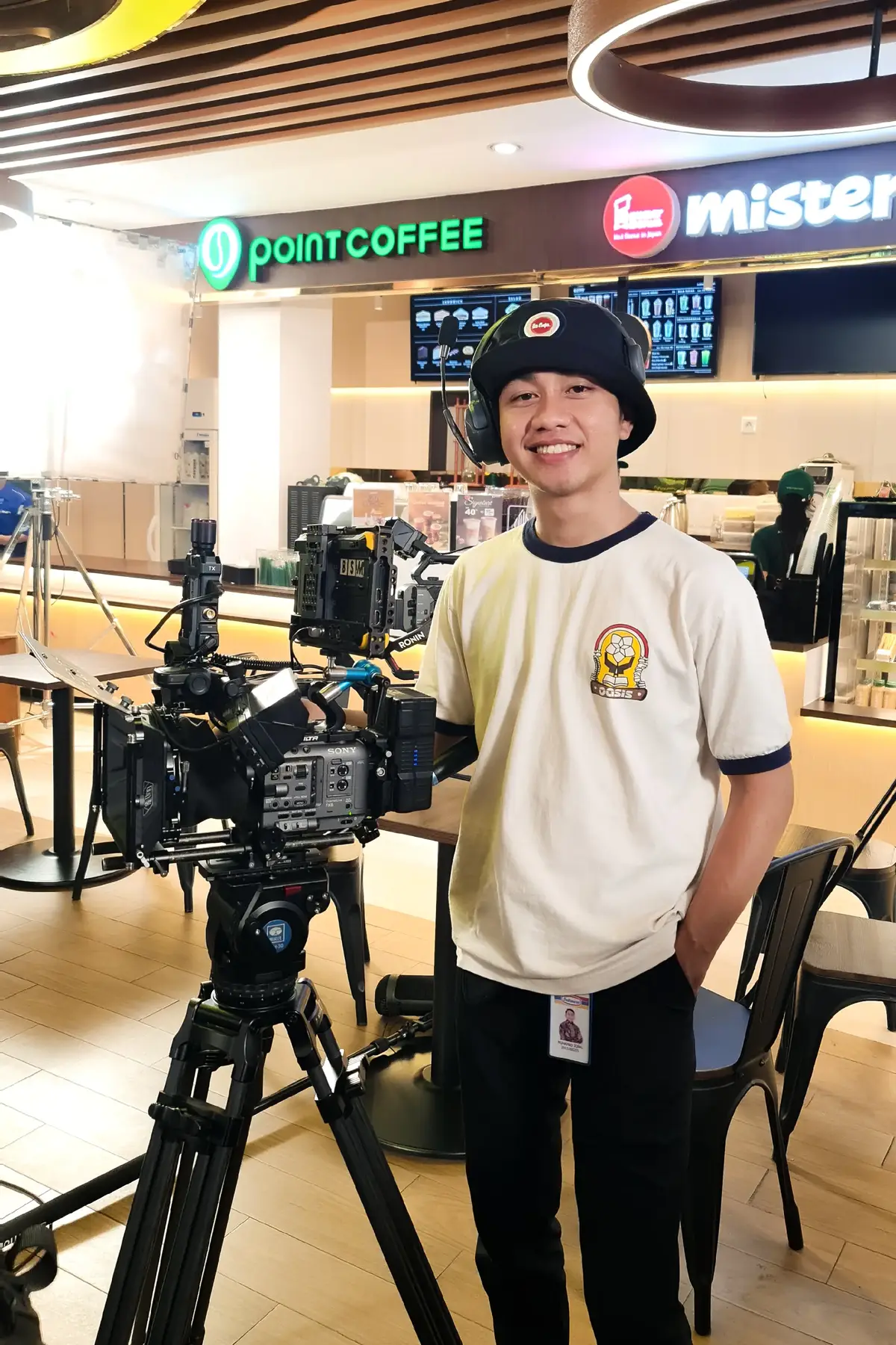 Behind The Scene Tvc Kemerdekaan Indomaret Kebyar-Kebyar Versi Baru Kolaborasi Indomaret x Cokelat Band #behindthescenes #tvc #kemerdekaan #hutri79 #indomaret #cokelatband #sonyfx6 #onset #fyp 