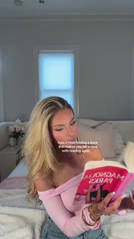 girlies literally run to go read magnolia parks omg 🌟 #girlygirl #girlythings #BookTok #gossipgirl #pinkaesthetic #bookrecommendations 