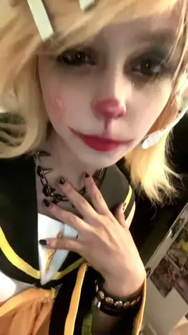 #KAGAMINERIN🍊 // chappell toan🔥🔥 imgonna pierce my septum pn subday yopppeeee  - - - lowk hate the makeup🙁 🏷️ #rinakagaminecosplay #swedishcosplayer #rinkagamine #kagaminerin #kagaminerincosplay #vocaloid #fyp #rincosplay 