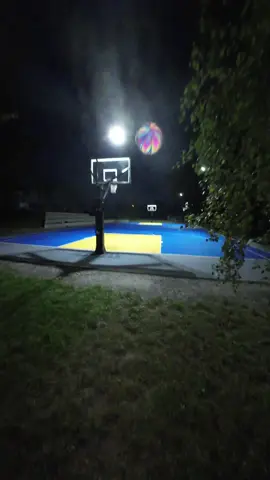 🔥🔥🔥 @BRIGHT  #basketball #pov #ballislife #reflective #chill #relax #gopro #hooper #baller #🏀 #NBA #night #latenight  #foryoupage #foryou #fyp #swish #hooping 
