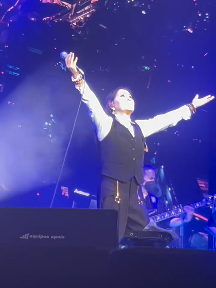 Cuanto Daria por gritarles nuestro amor, decirles que al cerrar la puerta nos amamos sin control que despertamos abrazados con ganas de seguir amandonos... @anagabrieloficial @auditoriomx  - - - - - - #anagabriel #anagabrieloficial #anagabrielfans #anagabrielporsiempre #anagabrielmusic #tour2024 #undeseomas #50aniversario #viral #instagram #titkok #lunadeamerica🌙 #anagabrielistas #ag_mooncj #facebook #amor #conciertoanagabriel #auditorionacional #anagabrielauditorio