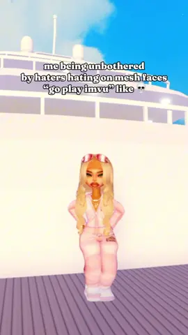 they be so mad about the mesh faces 😂. #meshfaces #mesh #berryavenue #meshhead #berryavenueoutfits #robloxfyp #roblox #relatable #viral 