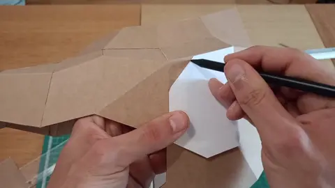 Paso a paso del casco Pegasus Plantillas en BIO #carton #cardboard #cardboardart #crafting #DIY #design #pegasus #saintseiya #caballerosdelzodiaco 