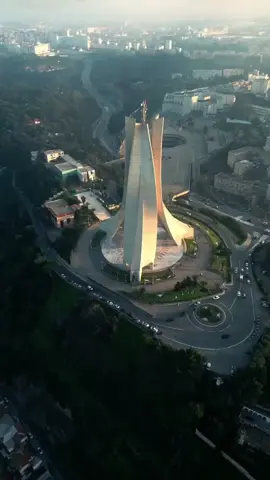 Martyrs Memorial (Maqam Echahid), Algiers, Algeria 🇩🇿 Statue by Marian Konieczny The Maqam Echahid is a concrete monument commemorating the Algerian War. The monument was opened in 1982, on the 20th anniversary of Algeria's independence. It is fashioned in the shape of three standing palm leaves, which shelter the 