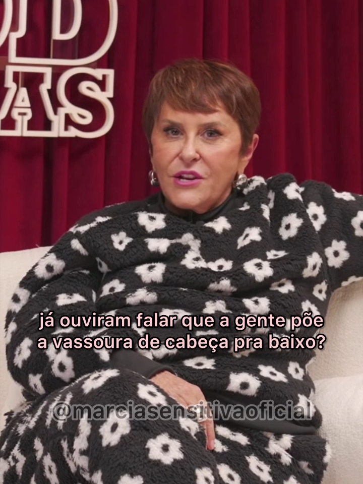 Da série “Rituais com a Vassoura”, dica MARAVILHOSA para afastar a inveja. 🧹 Corte do @poddelas. #tiktok #marciasensitiva #sensemarcia #conselhos