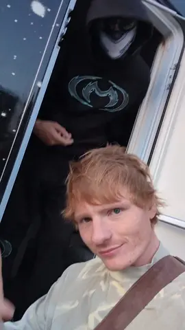 working with one of Manny's legends @Meekz on a fire track 🔥to give it some Ed guitar rythem absolutely sound guy 💯 #meekz #track #fire #edsheeran #edsheeranlookalike 