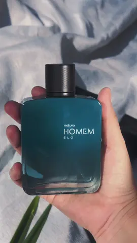 Natura Homem ELO es una fragancia auténtica e intensa, que combina la sofisticación del camino amaderado con la frescura vibrante de un ramo de hierbas. Este perfume contemporáneo e inédito en la marca ha sido creado por Verónica Kato, la perfumista exclusiva de Natura. #FraganciaMasculina #HomemElo #NaturaHomem #fraganciasmasculinas #perfumes #perfumesdehombre #amaderado #fragrancetiktok #productosnatura #naturabolivia 
