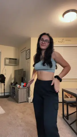 uhh🤷🏻‍♀️😆 #tiktokdance #trending #fypage 