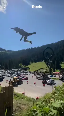 #bikestunter #stuntgonewrong #biketricks #bmx #bmxboy #bmxlife #tonyhawk #proskater #skateboard #skatersoftiktok #ishowspeed 