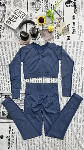 This sports suit is so beautiful!#tiktokshop#fyp#fashion#parati#sportssuit#suit#tiacksuits#workoutroutine#workoutoutfit#gymoutfit#outfitideas#2piece#clothinghaul#unboxing#howto#musthaves#leggings#skinny#pants#gym#yoga#Running#spotlightfinds#spotlightfashion#fallfreshness