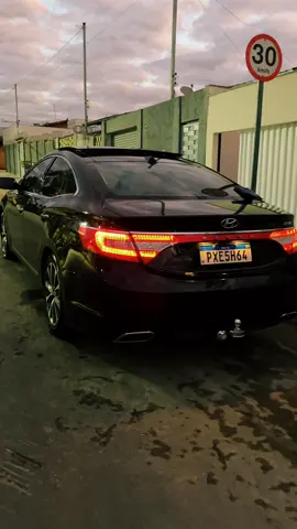 Que carro meus amigos #azera #hyunday #azerav6 #barca #vaiprofycaramba 