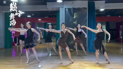 #vaykhieuvu #khieuvuthethao #dancesport #latindance #learndance 
