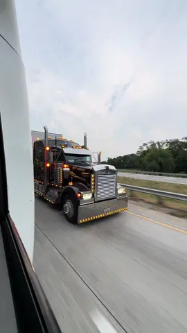 Kenworth W900 #kenworthw900 #nunezfae #trucking #truckinglifestyle #trucker #semitrucks #viral #viralvideos #camioneros #trailero #trailerodecorazon #usa🇺🇸 #republicadominicana🇩🇴 #puertorico🇵🇷 #mexico🇲🇽 #cuba🇨🇺 #suramerica #loudpipes #straightpipe 