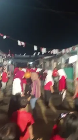 Lomba joget balon ibu² komplek perumahan GRIYA SINAR CENDANA dilaksanakan dalam rangka memeriahkan hari ulang tahun kemerdekaan Republik Indonesia ke-79 Sabtu (17/8/2024) malam. #viral #lombabalongoyang💃🎈 #semangaaaattttt💪💪❤❤❤  #lomba17agustus #hutri79indonesia🇮🇩merdeka✊ 