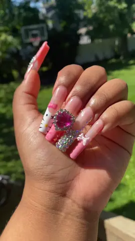 these are super cuteee omggg #pink #foryou #pinkroomdecor #pinkroom #viraltiktoks #hellokitty #nails #lovfulnails 