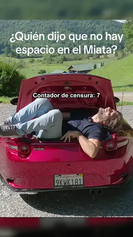 ¿Quién dijo que no hay espacio en el Mazda MX-5 Miata? @Mazda USA @Mazda México #Mazda #Miata #MX5 @gabaldonigarage 