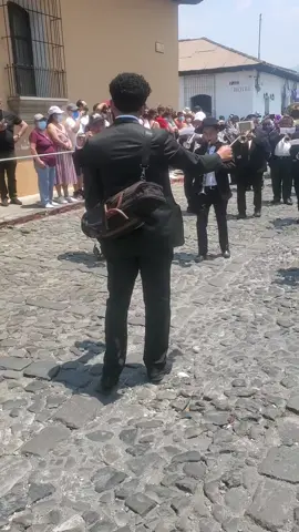 Recuerdos con la banda del Maestro Carlos Gómez (QEPD) el jueves santo del 2022… #Cuaresma #SemanaSanta #tradicionesguatemaltecas #costumbresytradiciones #TimpaniLove #Guatelinda #procesionesgt #musicasacra #antiguaguatemala #parati #fyp #CarlosGomez #cultura #marchasfunebresguatemaltecas #lamusicaesparacompartirnoparacompetir 