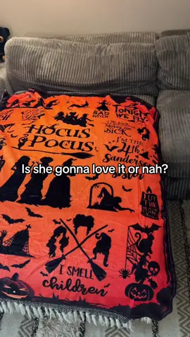 Did someone say Halloween Hocus Pocus Blanket?😍🎃 #halloween #hocuspocus #thisismyscarymovieblanket #fyp 