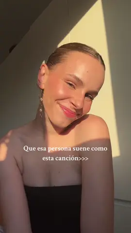 Envía este vídeo a la persona a quien te recuerda esta canción #wonderwall #oasis #song #Love #fyp 