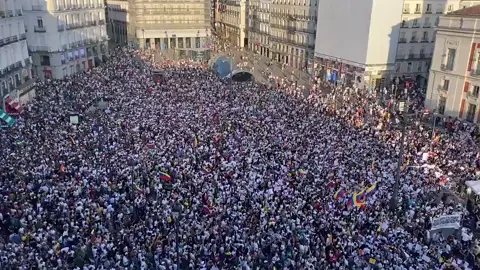 🇪🇦🇻🇪 | ÚLTIMA HORA: Miles de venezolanos se concentran en la Puerta del Sol, en Madrid, España, sumándose a la gran protesta mundial en rechazo al fraude de Maduro.