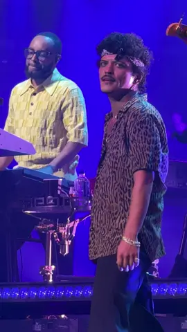 okay but his brother tho…. 😏 #brunomars #intuitdome 
