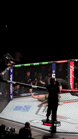 DRICUS DU PLESSIS REMAINS THE CHAMP VIA SUBMISSION IN THE FOURTH ROUND 😤🏆 #dricusduplessis #UFC #mma