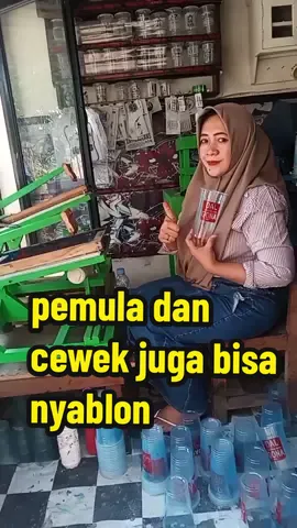 Jika pemula dari 0 bisa nyablon kamu ga perlu takut tidak bisa ,kalau ada kemauan belajar dan di bimbing pasti bisa . PELUANG USAHA TERKINI 3X ORDERAN BALIK MODAL !! PASTI UNTUNG ANTI RUGI !! Puluhan orang sudah membuktikannya dan hasilnya pasti untung berkali lipat Disaat Minuman jenis thai tea/boba/es teh yang sangat menjamur di setiap sudut daerah yg selalu membutuhkan cup dan selalu membutuhkan sablon cup untuk logo brand mereka agar supaya menarik dan dikenal , Dengan minimal order tiap konsumen 1 karton (1000 cup ) Saatnya Buka usaha sendiri tanpa takut gagal dan minim kompetitor/pesaing dan modal sangatlah minim 3X ORDERAN BISA BALIK MODAL !! SISANYA PASTI UNTUNG UNTUK SELAMANYA JANGAN TUNGGU NANTI,KARENA KESEMPATAN ITU DATANG SAAT MELIHAT PELUANG !! Jual alat sablon cup /gelas kaca/botol/tumbler/plastik olshop  (PROMO TERBATAS )klik order sekarang dan ada tmbahan promo  DAPATKAN JUGA KEUNTUNGAN DIBAWAH INI !! *GRATIS TRAINING DI TEMPAT  *GRATIS VIDIO TUTORIAL  *GRATIS BIMBINGAN SELAMANYA(jika ada kendala) *GARANSI SERVIS 1 TAHUN TERSEDIA 4 PILIHAN PAKET SESUAI PILIHAN   *PAKET 1 untuk media cup plastik :Cup es teh /thai tea /Boba dll keterangan Tersedia cat dan minyak m4 (pengencer cat) *PAKET 2 untuk media cup plastik :Cup es teh /thai tea /Boba dll bundar :Gelas kaca/botol/tumbler Dll keterangan Tersedia cat dan minyak m4 (pengencer cat) *PAKET 3 untuk media cup plastik :Cup es teh /thai tea /Boba dll bundar :Gelas kaca/botol/tumbler Dll Keterangan :tersedia cat Dll *PAKET 4 untuk media cup plastik :Cup es teh /thai tea /Boba dll bundar :Gelas kaca/botol/tumbler Dll Datar : Plastik olshop/plastik beras/kertas Dll Keterangan :tersedia bahan cat Dll #alatsablon  #alatsablonmanual  #alatsabloncup  #alatsablongelas  #alatsablonmug  #alatsablongelasplastik  #alatsablonmurah  #alatsablonserbaguna  #mesinsabloncup  #mesinsablongelas  #mesinsablonmug  #alatsablonbotol  #mesinsablonmurah  #alatsablonplastik  #alatsabloncupplastik  #alatsablonmurah  #alatsablonmultifungsi  #jasasablon  #jasasabloncup  #jasasabloncupmurah  #jasasablonplastikcup  #jasasablonplastik  #ideusaha  #peluangusaha  #peluangbisnis  #franchise