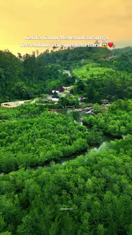 tempat ini bernama air terjun gemuruh/sungai  gemuruh,merupakan salah satu hiden gems yang terletak dikawasan wisata mandeh,kebupaten pesisir selatan,sumatera barat,, tempat ini terletak ditapi jalan setelah pandan view mandeh.. . sumber video @Nabil Ananta Ferdinand  #hidengems #airterjungemuruh #pesisirselatan #pesselrancak #rancakbana #airterjun #kawasanwisatamandeh #sumaterabarat #minangrancak #fyp 