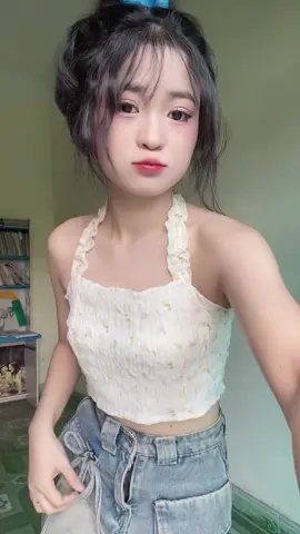 Bé ong xinh #ngamgaixinh #dance #xuhuong 