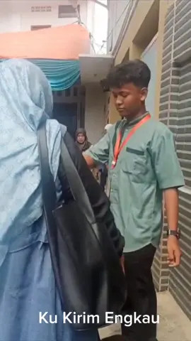 tepat satu tahun antara sedih dan bahagia,,meninggalkan anak berjuang menimba ilmu di kota orang.menabung rindu Tasik -bandung