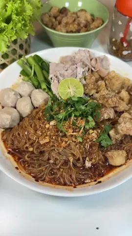 ช่วงนี้ติดกินก๋วยเตี๋ยวแห้งเส้นเล็กมาก กินเมื่อไหร่ก็คืออร่อยเหมือนเดิม #น้ำซอสเมษา #น้ำซอสก๋วยเตี๋ยวแห้ง #ก๋วยเตี๋ยวแห้ง  