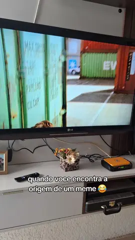 é a 9° que assisto dexter e sempre que chego na cena lembro do meme kkkkkk #dexter 