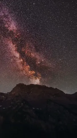 I was recently at the Klöntalersee and took this timelapse of the Milky Way over the Glärnisch massif. You can see the heavy air traffic in the sky 🏞️🛩️🌌 . 📸 Sony ZV-E1 | Sony 14mm GMaster 📜 480 frames | 25s | ISO 6400 | f 1.8  🔭 Peakdesign Travel Tripod Carbon . . . #astro #astrophotography #milkyway #milkywaychasers #stars #stargazing #sky #nightsky #darksky #universe #galaxy #longexposure #landscape #mountains #sonyalpha #sonygmaster #nightscapes #timelapse #starlapse #nature #swiss #swissalps #klöntalersee #glarus 