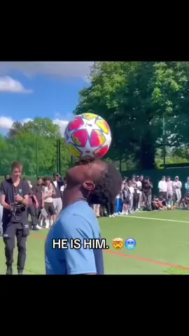 The way he walked up 🥶 bro just got +1000 aura there 🥵👏🏽 (via: @basel_44er) #risingballers #footballtiktok #football #futbol #futebol #aura #coldestmoments #cold #respect #footy #1v1 #Soccer #soccertiktok #fy #foryou #4u #golazo #goal #skills #trending 