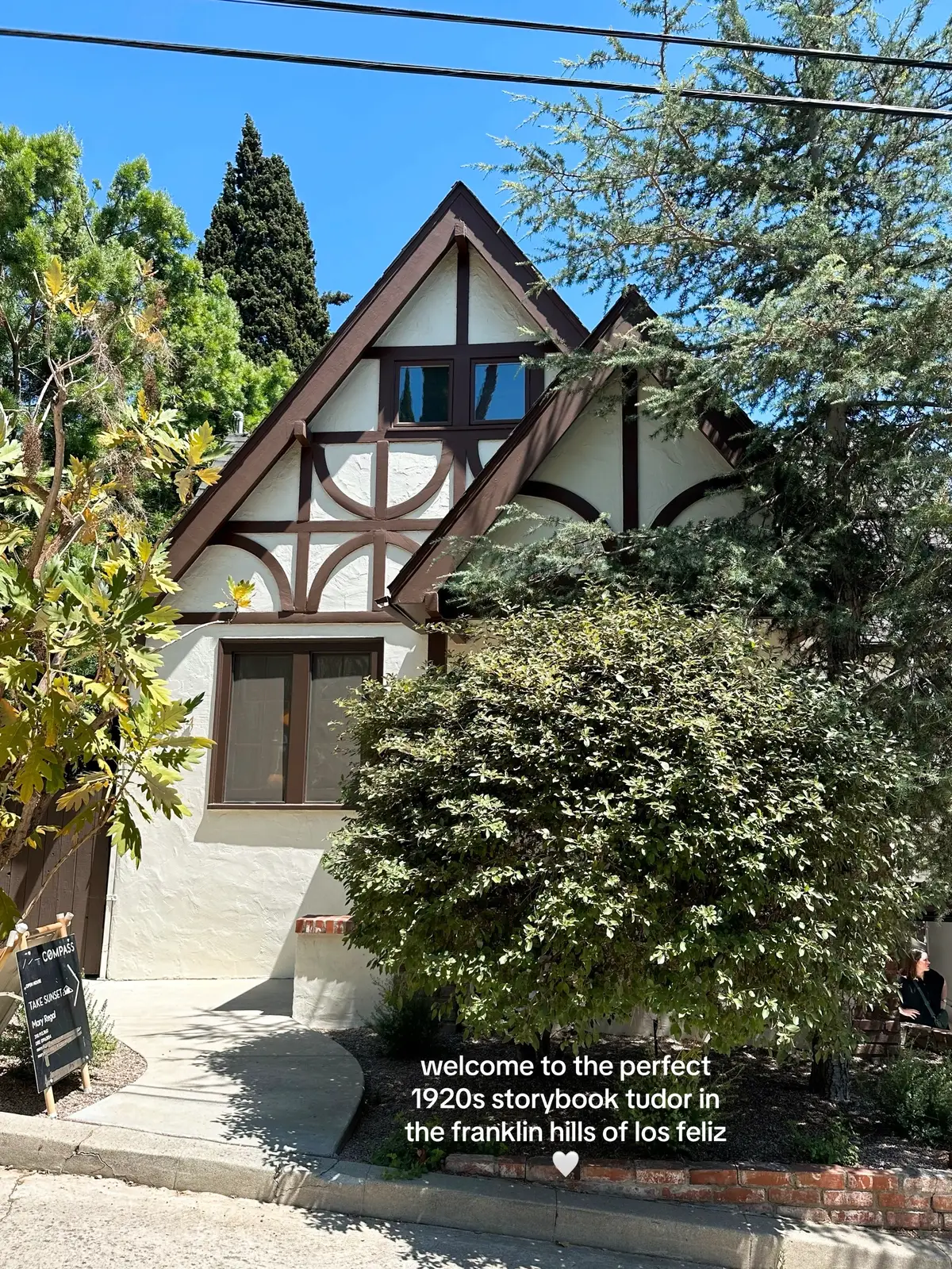 Let’s work together! DM me if you’re looking for your dream home in LA 💌  • • • • • listed by @Rob Kallick  staging by @Francesca Grace 🫶🏽 #storybooktudor #losangelesrealestate #losfeliz #silverlake #interiordesign #architecture #dreamhome #hometours 