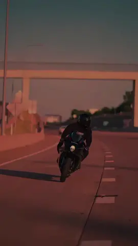 Changing lanes | instagram: suzukidave_ | #fyp #motorcycle #motorbike #bikerhub #motorcycles #bikergirl #bikesoftiktok #bikerguy 