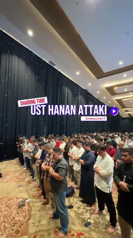 Highlight Sharing Time bersama Ustadz Hanan Attaki di Surabaya (sesi 3) Absen yuk siapa aja nii yang kemarin hadir di sesi ini? 🙌🏻😍 —————— COMING SOON ~ SURABAYA!!! 25 DESEMBER 🛑Libur tanggal Merah🛑 🚛💨 Sharing Time with Ustadz @Hanan Attaki  _______________________________________________ 📝Tema : “KITA, YANG TAK SADAR POSISI🙂“ 📅 RABU, 25 DESEMBER 2024 (Libur Tanggal Merah) 🕞 15.30-17.30 WIB 🏢 Dyandra Convention Center Surabaya (Jl Basuki Rahmat) 💡 Fasilitas : Ilmu yang bermanfaat, teman baru, E-Sertifikat, Block Note, Pulpen, air mineral _______________________________________________ 🟥 DAFTAR buka ➡️ SHARINGTIMEUHA.COM  (https://sharingtimeuha.com)  🟩 Selesai daftar jangan lupa join grup Whatsapp peserta untuk info teknis. 🗨 Mention temen-temen kamu di SURABAYA & sekitar guys 😀 #sharingtime #hananattaki #oneminutebooster #ayahamanah #pemudahijrah #jakarta  #ramadhan #kajianislam #suroboyo #hanan_attaki  #ustadzhananattaki #Surabaya #kajiansurabaya #jomblofisabilillah #jomblo #dakwahjomblo #akhwat #surabayahits #hijrahcinta #hijrahku  #kulinersurabaya #dakwahislam #kotasurabaya  #tanyaUHA #nikah #eventsurabaya #muhasabahdiri #yukhijrah  #beranihijrah #nikahmuda