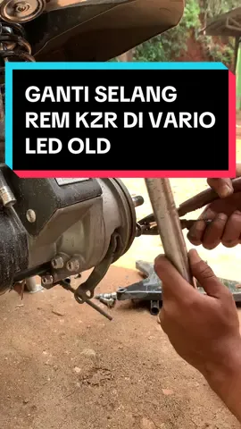 Kenapa gak dari dulu gua ganti kabel rem KZR.. Enakkk coo! 😩 #gantikabelremkzrvario #gantipaharembelakang #paharemvario #fyp #foryoupage #xyzbca #vario125 #varioledold 