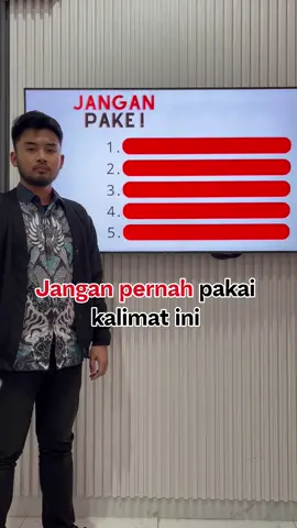 Berikut beberapa kalimat hook yang bisa kamu gunakan untuk memulai video dengan menarik perhatian penonton: 