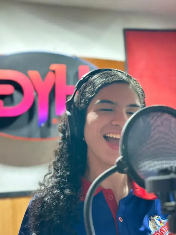 se viene algo nuevo para esta agrupación donde una de las voces Yeilyn Ramírez (YEI) presentara un tema bastante especial...#virgenchinita #cantante #virgendelcarmen16julio #estadosunidos #cantante #gaita #prenstacion #grabacion #estudio.