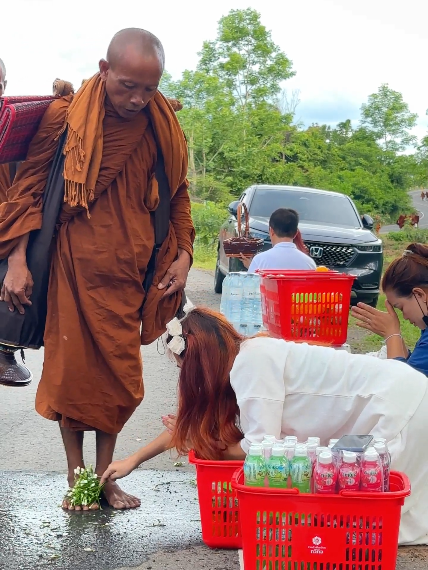 ก้าวตามธรรมพระธุดงค์ : เล่าเรื่องพระธุดงค์ ( ย้อนรอยบุญ ธุดงค์ภาคพิเศษ )  #โครงการจาริกธุดงค์ ก่อนเข้าพรรษา ปี2567  เขาคิชฌกูฏ จันทบุรี สู่ อุทยานประวัติศาสตร์พนมรุ้ง บุรีรัมย์  -------------------------------  24 มิถุนายน ถึง 14 กรกฎาคม 2567    #พระอาจารย์จรัน_อนงฺคโณ #อุทยานธรรมดงยาง #ก้าวตามธรรมพระธุดงค์ #พระธุดงค์ #ธุดงค์ #พระป่าสายกรรมฐาน🙏🙏🙏 #สาธุ #atom4004 #จักรธร_เหลี่ยมดี