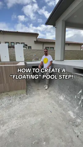 How to create a floating pool step! What do you think of this pool design? 🔥👀 #luxuryhomes #pool #pooldesign #swimmingpools #sunkenfirepit #sunkenseating 
