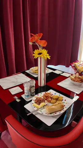 Dinner time in Blackpool yum! www.blackpoolstays.co.uk #dinner #food #teattime #eating #hungry #foodie #foodlovers #review #holidayapartment #blackpoolstays #hungryfam #yum #yummy #timetoeat #foryour #foryoufood #fypfood #mmm #yummyfood #chickennugget #pasta #holiday #breakaway #familytimeisthebesttime