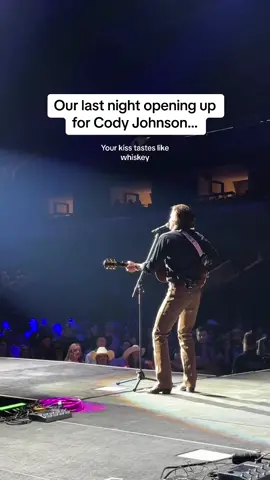 A damn good problem to have. Thanks again for having us @Cody Johnson #drakemilligan #countrymusic #igotaproblem #codyjohnson #cojonation 