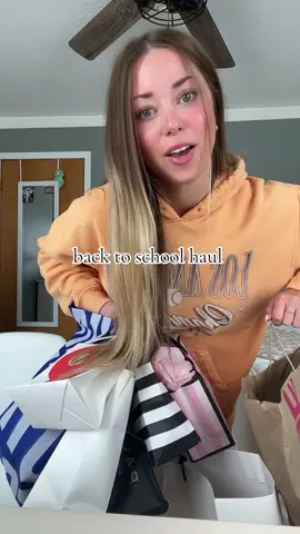 back 2 school haulll📚 #influencer #grwm #getreadywithme #shopping #haul #shoppinghaul #mallhaul #backtoschool #school #college #viral #fyp @Rowan 💫 @Urban Outfitters @sephora @pacsun @Garage Clothing 