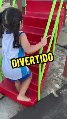 Brincando na pracinha #castelo #infantil #kids #divertido 