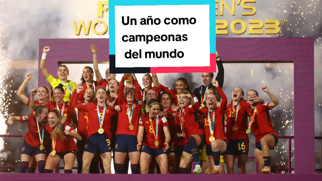 🏆 Hoy hace un año que tocamos el cielo en Sídney.  Hoy es el aniversario de la fecha en la que Olga Carmona puso a la selección femenina en la cima del fútbol mundial tras vencer a Inglaterra. #Mundial2023 #FIFAWWC2023  ¡Un año como 𝑪𝑨𝑴𝑷𝑬𝑶𝑵𝑨𝑺 𝑫𝑬𝑳 𝑴𝑼𝑵𝑫𝑶! #deportesentiktok #tiktokfootballacademy 